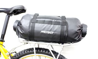 Велосумка на багажник до 17 литров, серия Bikepacking, 100% герметичная, нейлоновая подкладка, доступ к грузу с двух сторон, ремень и карабины для переноски на плече, цвет черный, PROTECT™ (555-673)
